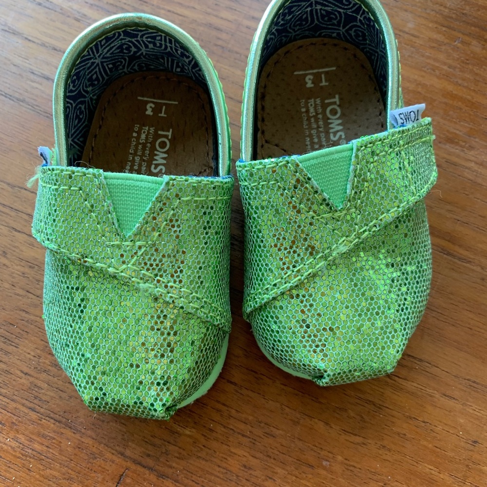 Rare Green Iridescent Glimmer Tiny TOMS Classics